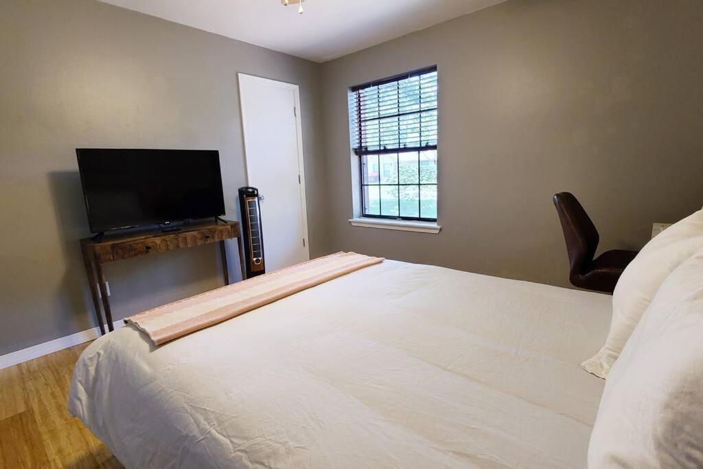 Centrally Located In Rogers And Bentonville! -Private Rooms Buitenkant foto