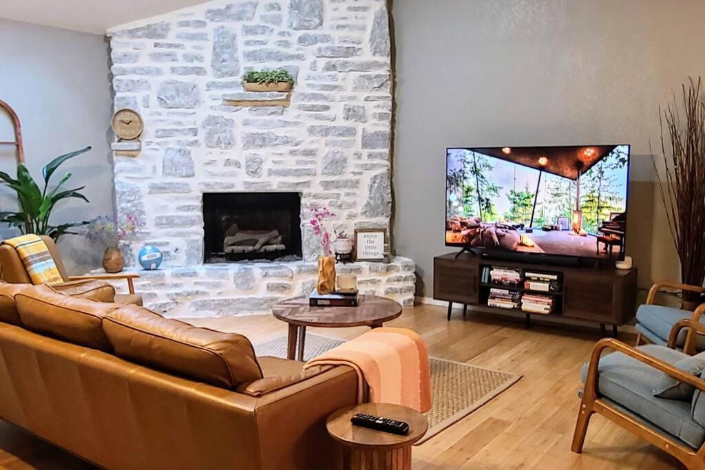 Centrally Located In Rogers And Bentonville! -Private Rooms Buitenkant foto