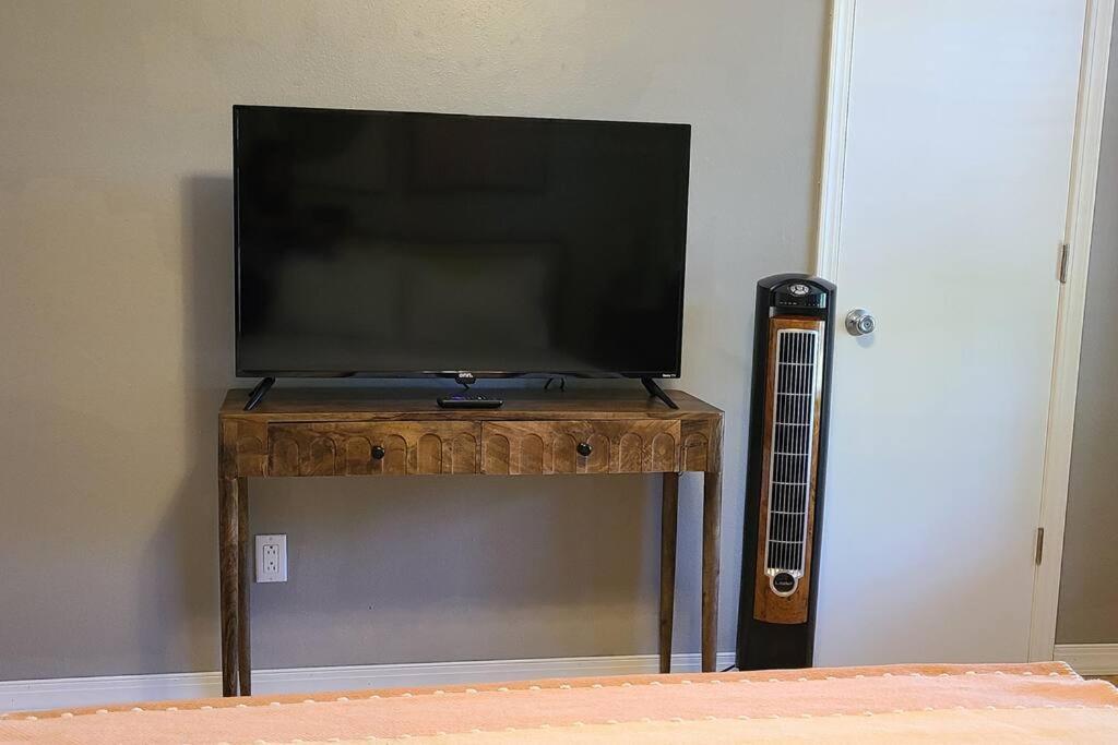 Centrally Located In Rogers And Bentonville! -Private Rooms Buitenkant foto