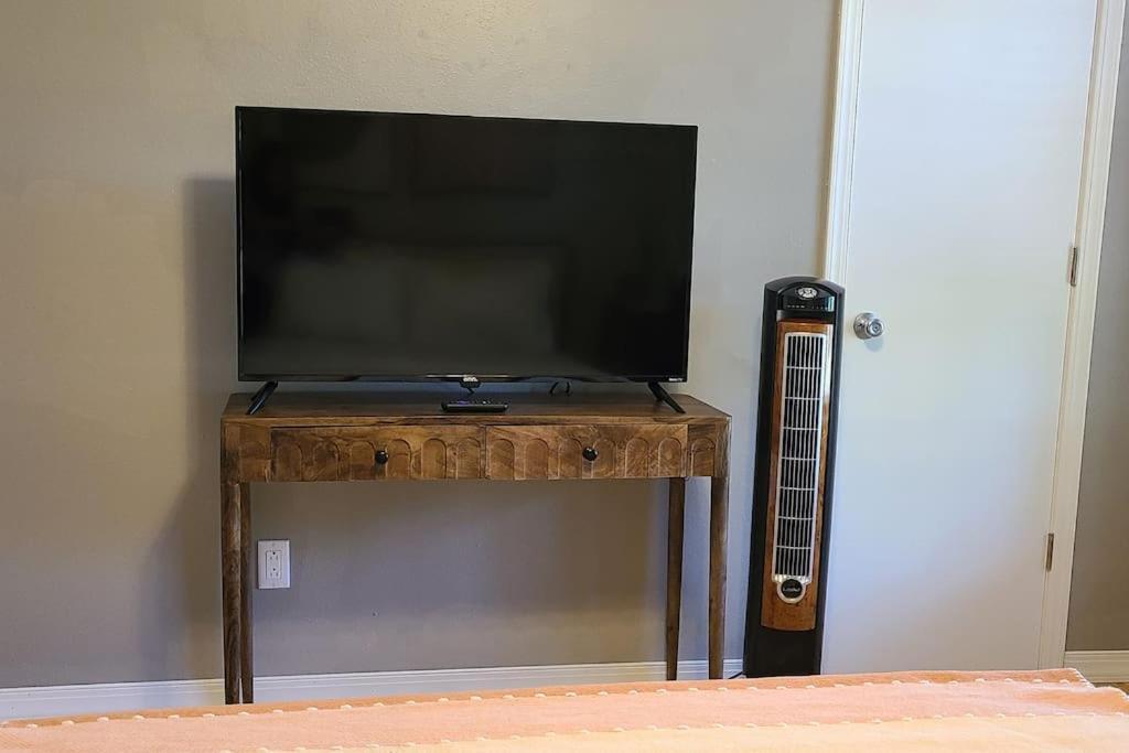 Centrally Located In Rogers And Bentonville! -Private Rooms Buitenkant foto