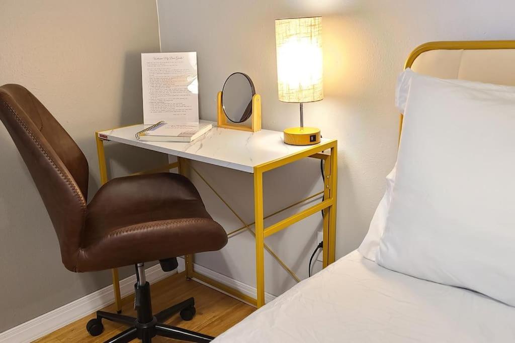 Centrally Located In Rogers And Bentonville! -Private Rooms Buitenkant foto