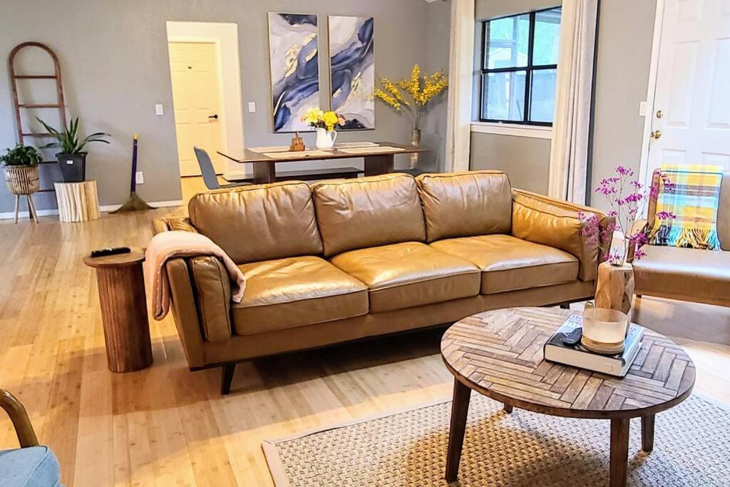 Centrally Located In Rogers And Bentonville! -Private Rooms Buitenkant foto